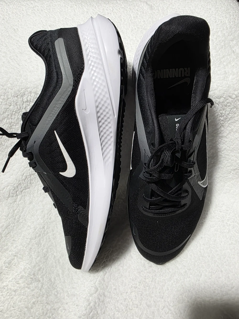 Nike Quest 5 Men’s Black and White Athletic Running Shoes